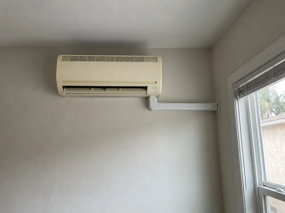 Illustrative older indoor unit in the same room